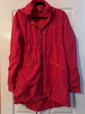 Mondetta Coral Pink rain jacket with hood pleating back vent lining size Medium